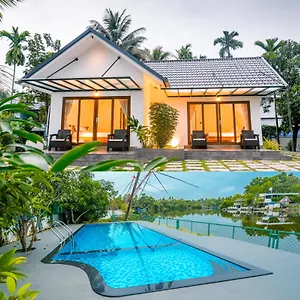 https://la-riva-kochi-by-voye-homes-swimming-pool-rooms-in-a-villa.kerala-hotels.net